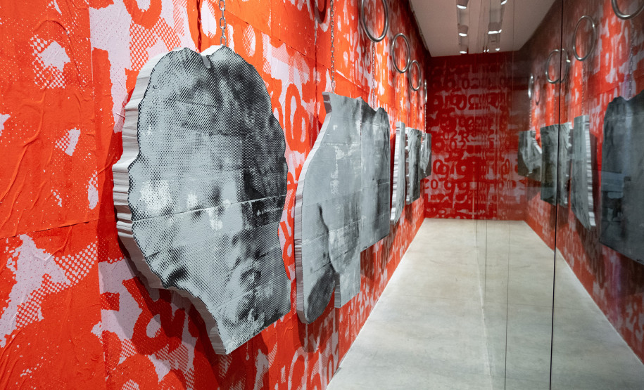 Museu Paranaense (MUPA) - Últimos dias – Fica em cartaz até domingo (15) a instalação “Vênus de Milo (souvenir)”, de Nina Lins, a primeira proposta exibida dentre as selecionadas no IV Edital de Ocupação do Espaço Vitrine, inaugurada em junho. Na instalação, a partir de anúncios de venda online, a artista Nina Lins ressignifica a representação da escultura grega Vênus de Milo, obra icônica da Grécia Antiga pertencente ao acervo do Museu do Louvre, em Paris