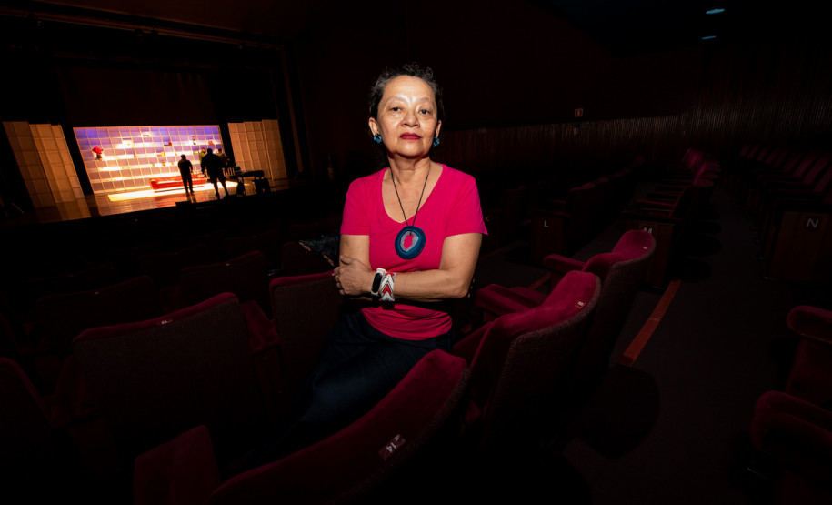 A atriz e produtora Nena Inoue dirigirá a nova montagem do Teatro de Comédia do Paraná