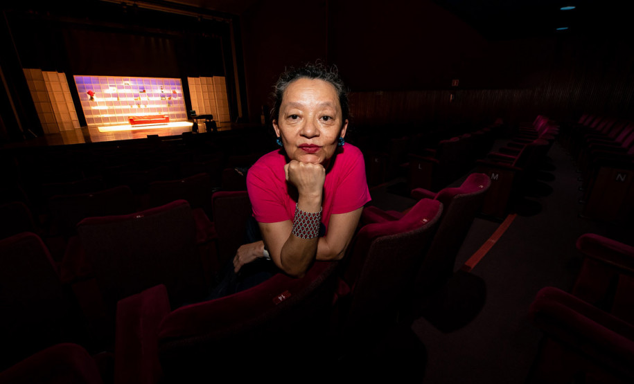 A atriz e produtora Nena Inoue dirigirá a nova montagem do Teatro de Comédia do Paraná