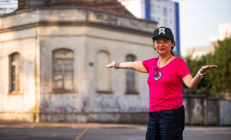 A atriz e produtora Nena Inoue dirigirá a nova montagem do Teatro de Comédia do Paraná