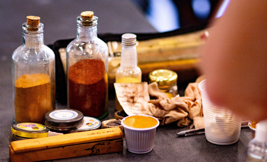 MAC-PR promove oficina sobre criação de pigmentos naturais com plantas nativas