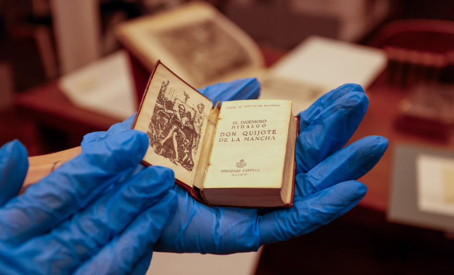 Acervo de obras raras da Biblioteca Pública do Paraná possui livro de 1584