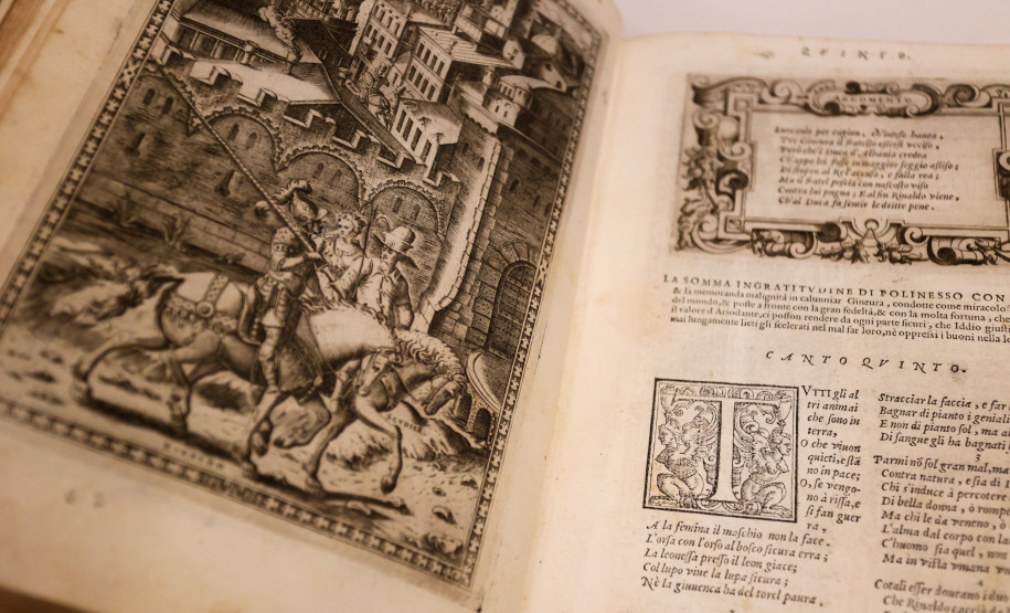 Acervo de obras raras da Biblioteca Pública do Paraná possui livro de 1584