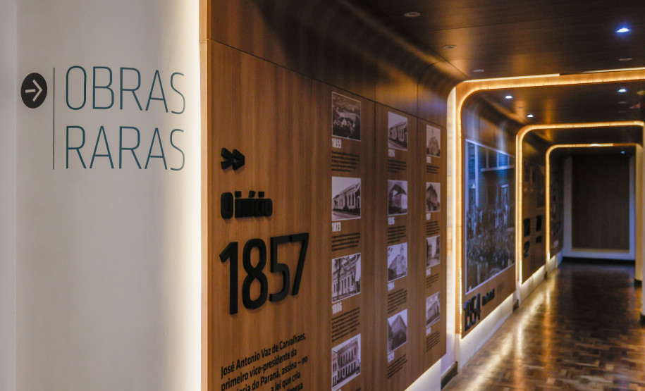 Acervo de obras raras da Biblioteca Pública do Paraná possui livro de 1584