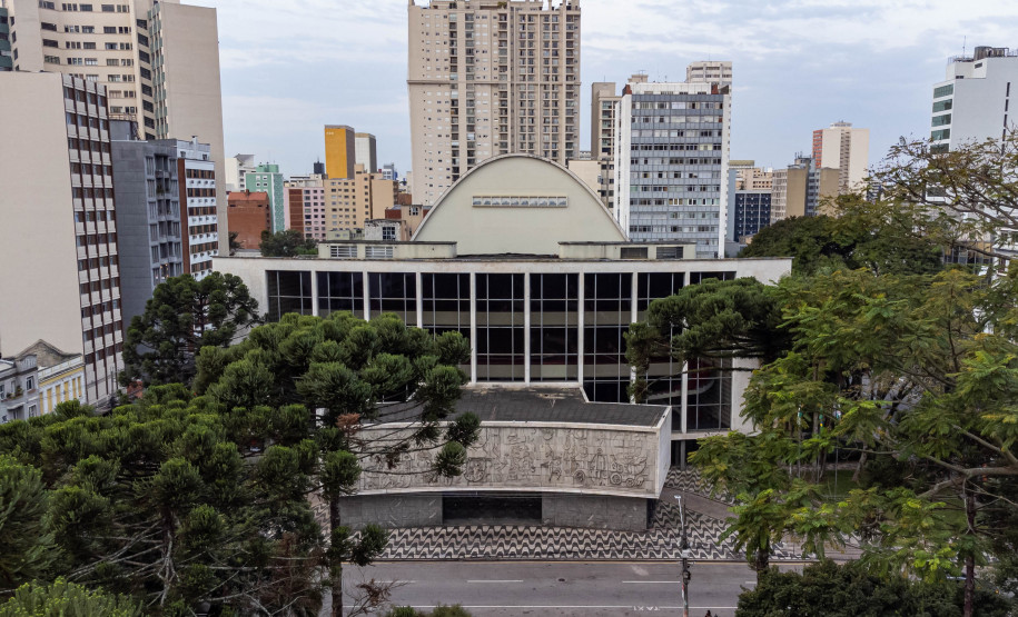 Teatro Guaíra abrirá edital para participação de jurados no 41º Troféu Gralha Azul