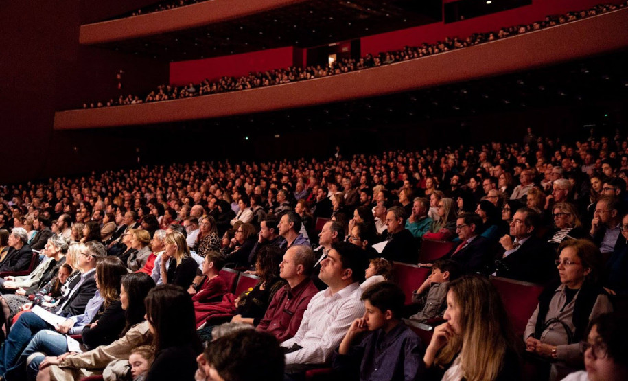 Guairão recebe orquestra holandesa e pianista Alvaro Siviero neste domingo