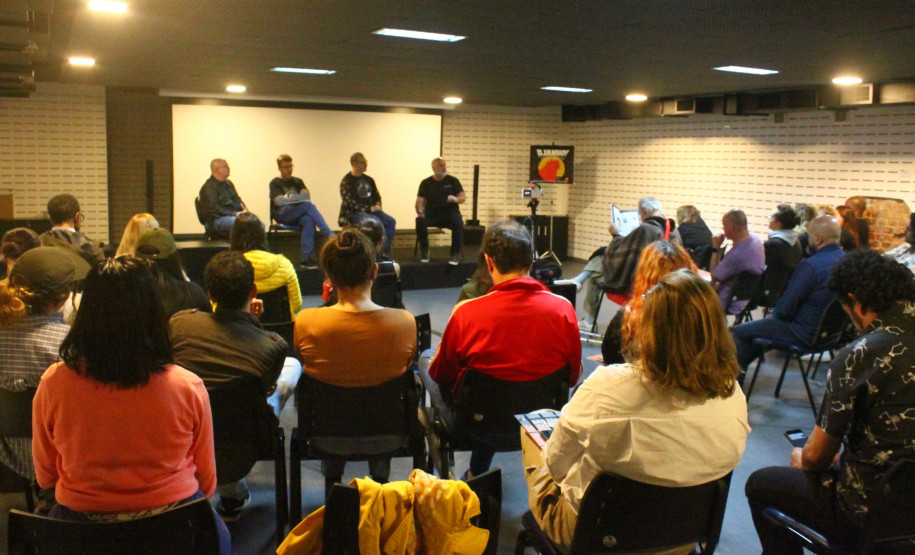 Cadeia Produtiva do MIS-PR recebe sessão do festival de cinema fantástico de Curitiba