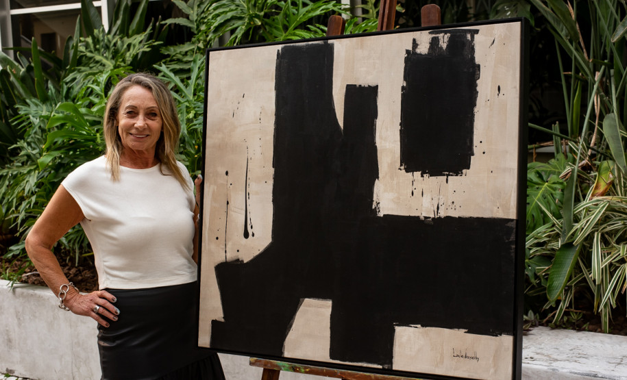 Museu Casa Alfredo Andersen (MCAA) - Exposição Essência em Preto e Branco – Na terça-feira (15), às 16h, acontece a abertura da exposição “Essência em Preto e Branco”. Nesta jornada sensorial, a artista plástica Leila Versetti guia o público em um encontro íntimo com sua identidade artística, proporcionando reflexões sobre a força e resiliência da verticalidade e encorajando os olhares à explorar as nuances de cada detalhe