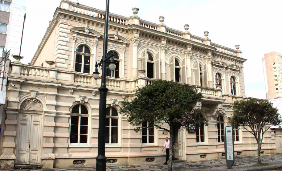 MIS-PR apresenta a exposição multissensorial "Desver", de Ivana Cassuli e Marcelo Borges Eggers