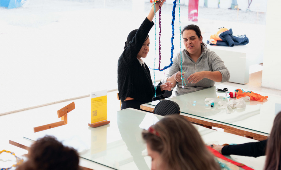 Museu Oscar Niemeyer promove encontro para educadores sobre o artista Alex Flemming