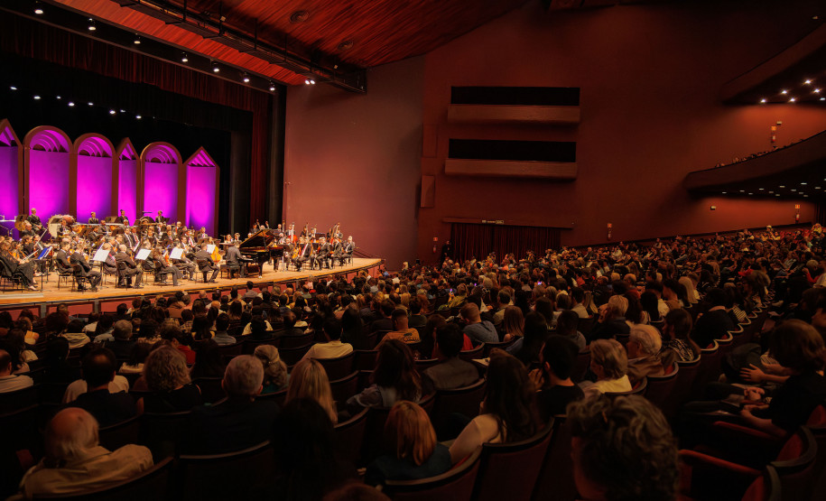 Série Ouro: Orquestra Sinfônica do Paraná atrai mais de 13,8 mil pessoas - Os concertos da Série Ouro apresentaram as quatro sinfonias do compositor alemão Johannes Brahms e trouxe convidados de renome internacional