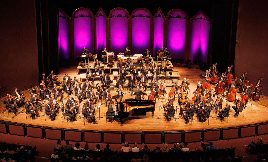 Série Ouro: Orquestra Sinfônica do Paraná atrai mais de 13,8 mil pessoas - Os concertos da Série Ouro apresentaram as quatro sinfonias do compositor alemão Johannes Brahms e trouxe convidados de renome internacional - O encerramento contou com a participação do pianista Cristian Budu, que executou o Concerto para Piano em Formas Brasileiras, de Hekel Tavares, considerado o único concerto romântico composto por um brasileiro
