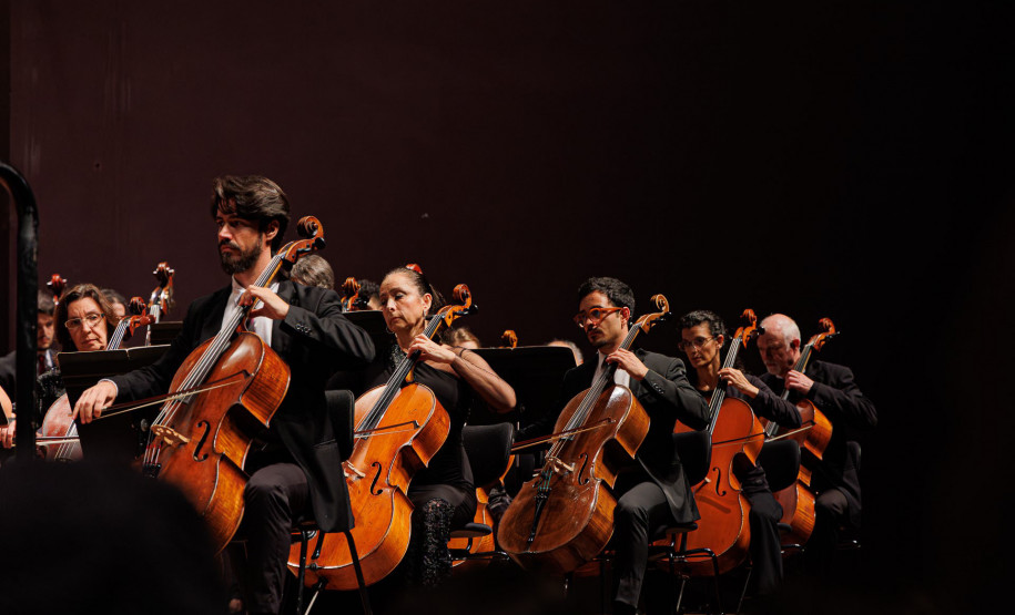 Série Ouro: Orquestra Sinfônica do Paraná atrai mais de 13,8 mil pessoas - Os concertos da Série Ouro apresentaram as quatro sinfonias do compositor alemão Johannes Brahms e trouxe convidados de renome internacional - Em junho, o solista convidado foi o jovem violinista Guido Sant’Anna, vencedor do Concurso Internacional de Violino Fritz Kreisler, que fez uma apresentação memorável.