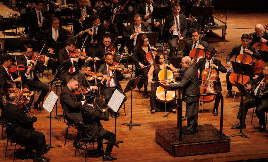 Série Ouro: Orquestra Sinfônica do Paraná atrai mais de 13,8 mil pessoas - Os concertos da Série Ouro apresentaram as quatro sinfonias do compositor alemão Johannes Brahms e trouxe convidados de renome internacional