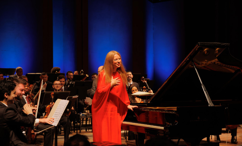 Série Ouro: Orquestra Sinfônica do Paraná atrai mais de 13,8 mil pessoas - Os concertos da Série Ouro apresentaram as quatro sinfonias do compositor alemão Johannes Brahms e trouxe convidados de renome internacional - No mês de agosto, foi a vez da pianista ucraniana Valentina Lisitsa, fenômeno nas redes sociais com mais de 300 milhões de visualizações no YouTube, que emocionou o público ao lado da Orquestra.