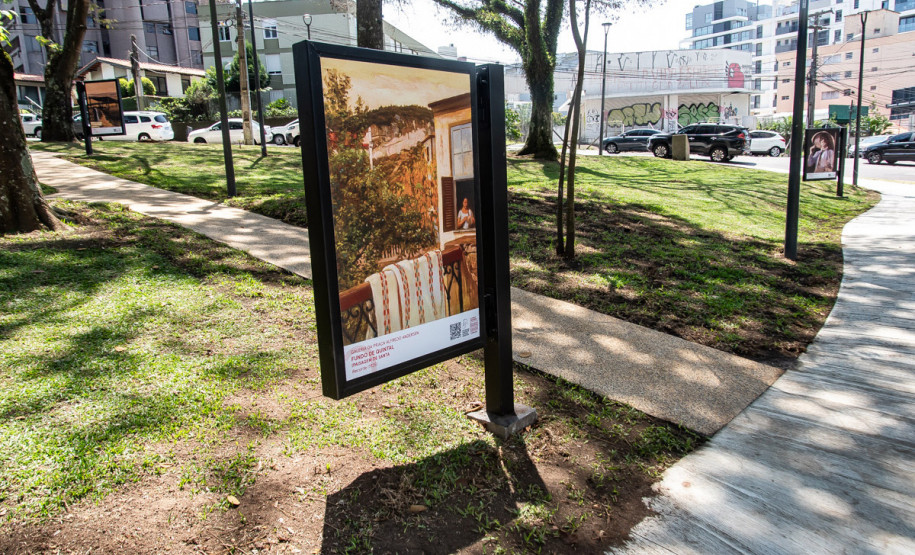 Galeria ao ar livre da Praça Alfredo Andersen já está aberta ao público