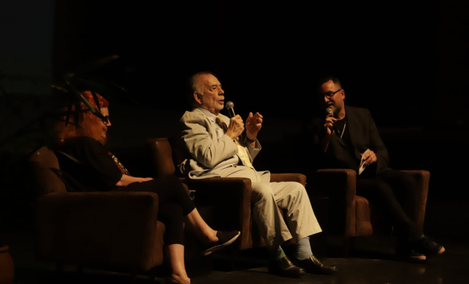 Diretor de "O Poderoso Chefão", Francis Ford Copolla lota Teatro Guaíra em aula de cinema