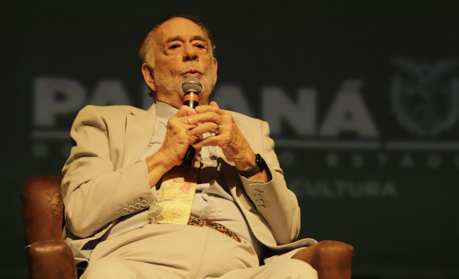 Diretor de "O Poderoso Chefão", Francis Ford Copolla lota Teatro Guaíra em aula de cinema