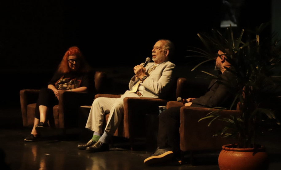 Diretor de "O Poderoso Chefão", Francis Ford Copolla lota Teatro Guaíra em aula de cinema
