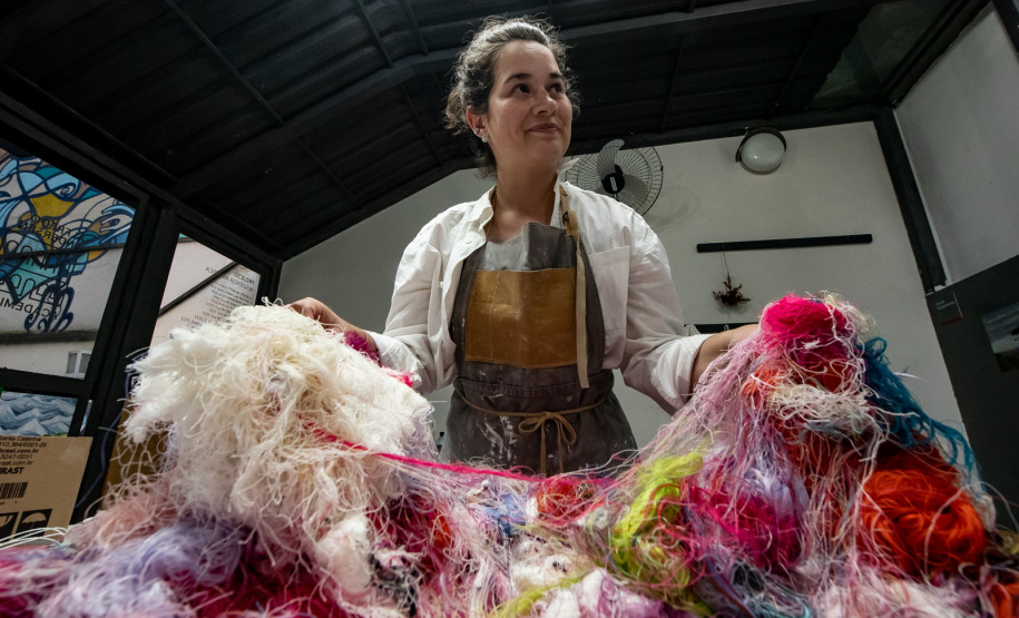 Tridimensionalidade do fio: conheça Ana Beatriz Artigas, a nova residente artística do Museu casa Alfredo Andersen