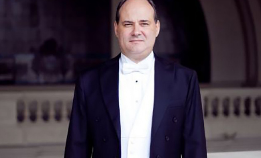 Orquestra Sinfônica do Paraná destaca compositores brasileiros neste dia 24 - Maestro Cláudio Cruz