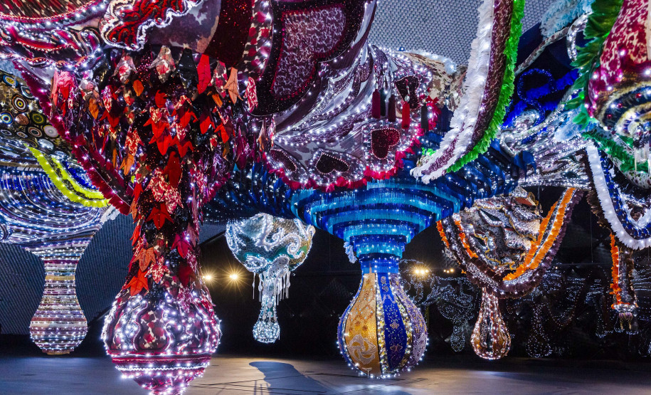 MON Loja disponibiliza catálogo da mostra “Extravagâncias”, de Joana Vasconcelos. Na foto, Exposição “Extravagâncias” no MON - Museu Oscar Niemeyer em Curitiba