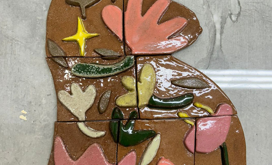 Academia Alfredo Andersen inaugura duas novas exposições de cerâmica artística