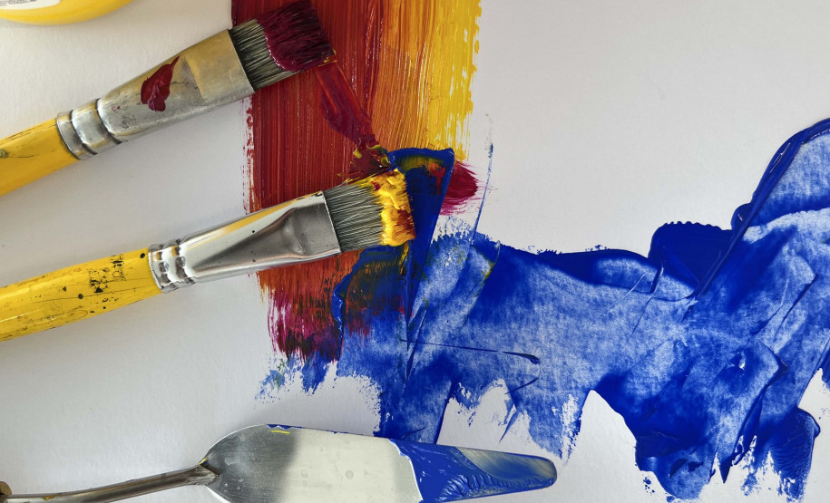 MON promove em dezembro oficina gratuita sobre experiência com tinta acrílica