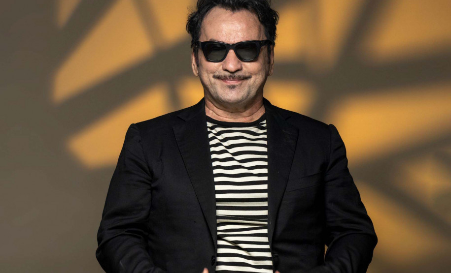 Teatro Guaíra será palco de "Fake-News", peça de Fábio Silvestre sobre a mentira