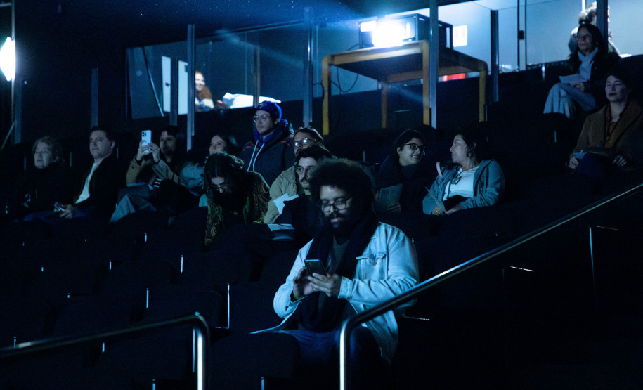 Oficinas, espetáculos no Teatro Guaíra e nova exposição marcam a agenda cultural