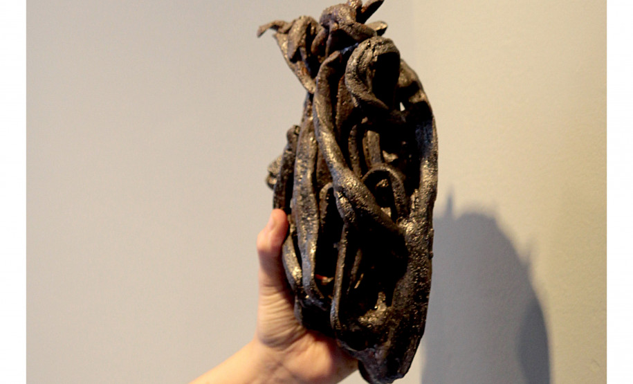 Academia Alfredo Andersen inaugura duas novas exposições de cerâmica artística