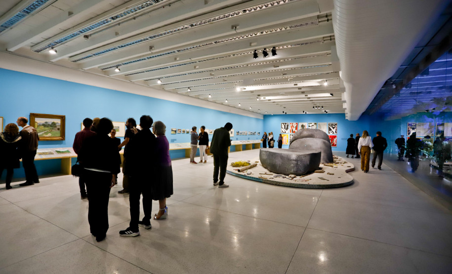 Museu Oscar Niemeyer celebra 22 anos com novas exposições, performances e entrada gratuita