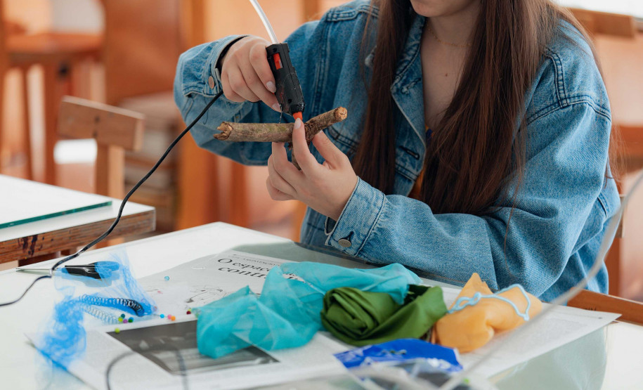 MON promove oficina de criação com a artista e professora Lígia Borba