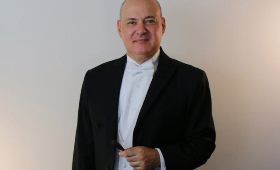 Orquestra Sinfônica do Paraná destaca compositores brasileiros neste dia 24 - Maestro Cláudio Cruz