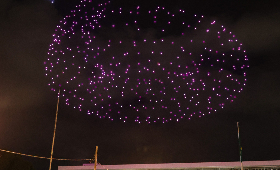 Com o céu iluminado por mais de 600 drones, o Governo do Estado deu o pontapé inicial para a maior edição da história do Verão Maior Paraná.. A cerimônia de lançamento, que aconteceu nesta quarta-feira (27), contou com a presença do governador Carlos Massa Ratinho Junior.