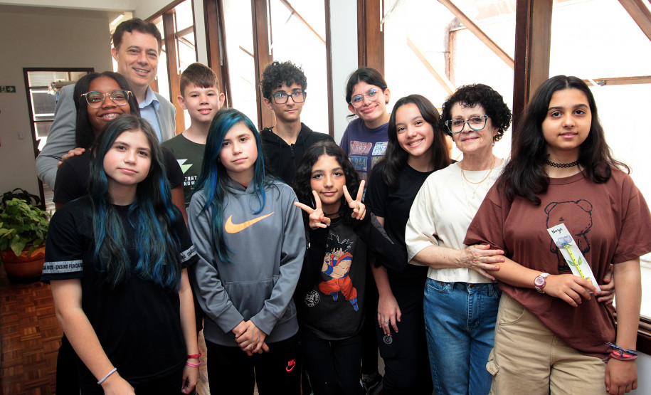 Aluna de desenho do Centro Juvenil de Artes Plásticas é vencedora paranaense de concurso internacional