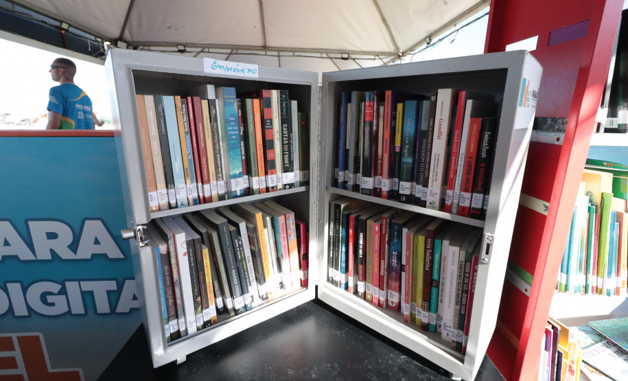 Praia e leitura: Biblioteca Pública promove doações e empréstimos no Verão Maior