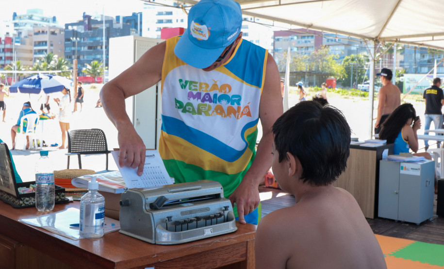Praia e leitura: Biblioteca Pública promove doações e empréstimos no Verão Maior