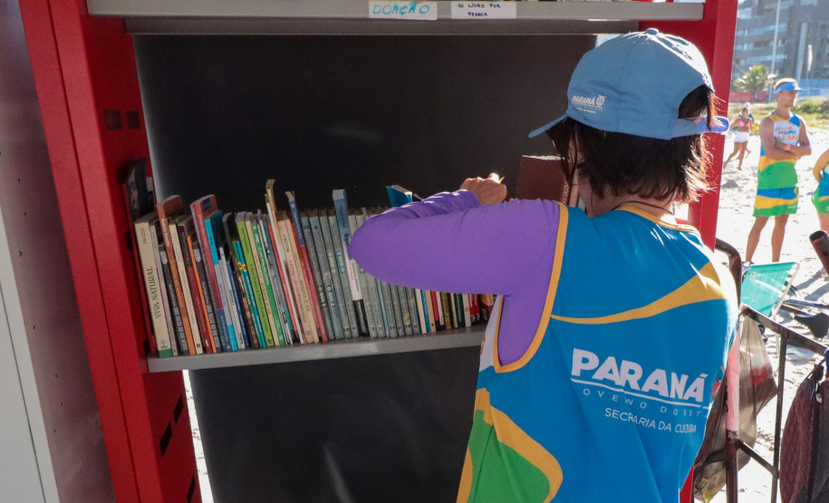 Praia e leitura: Biblioteca Pública promove doações e empréstimos no Verão Maior