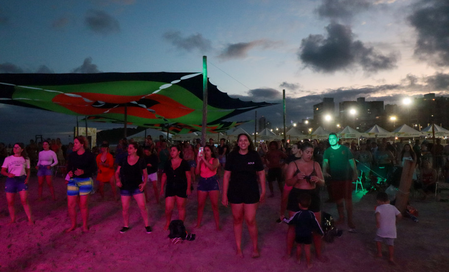 Pagode da banda Terezo e Campeonato Paranaense agitaram o Palco Sunset
