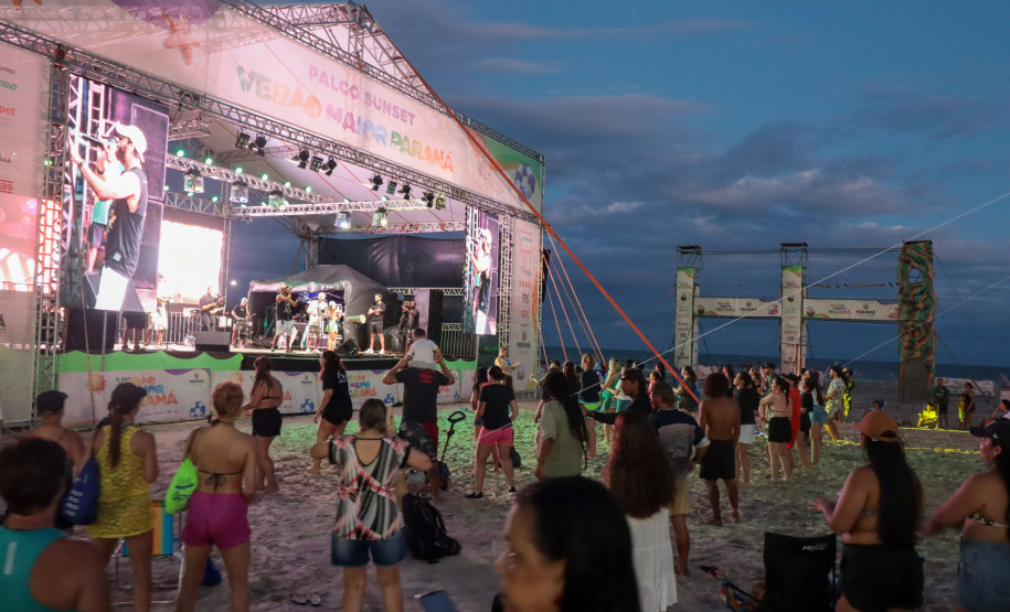 Pagode da banda Terezo e Campeonato Paranaense agitaram o Palco Sunset
