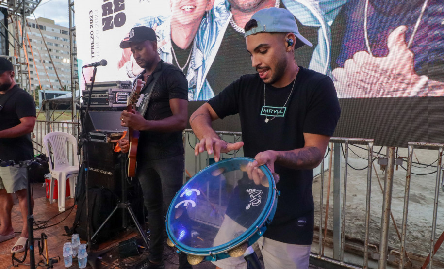 Pagode da banda Terezo e Campeonato Paranaense agitaram o Palco Sunset