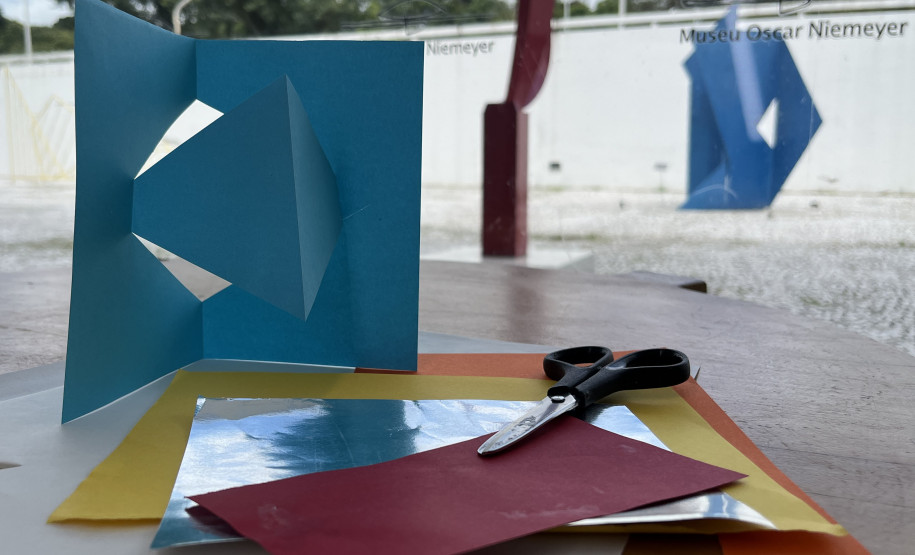 De escultura de papel a estandartes: MON promove oficinas e mediações gratuitas