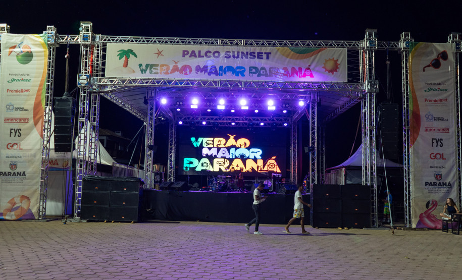 Shows de samba e sertanejo abrem temporada dos palcos Sunset no Noroeste