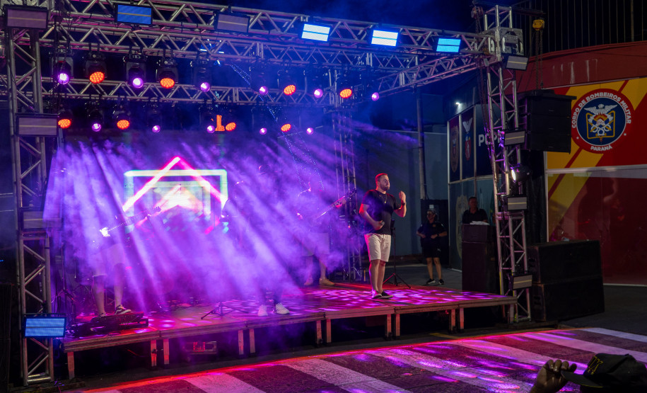 Shows de samba e sertanejo abrem temporada dos palcos Sunset no Noroeste