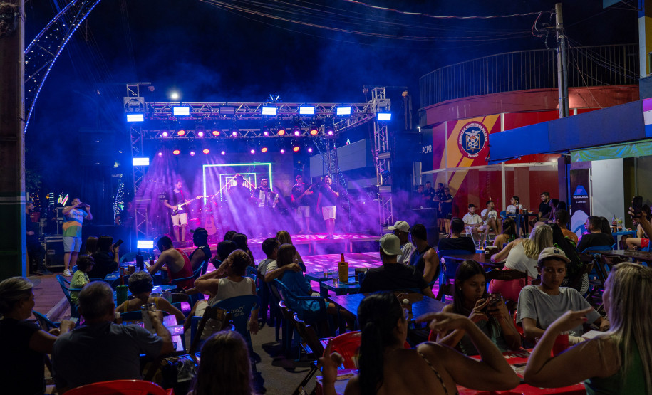 Shows de samba e sertanejo abrem temporada dos palcos Sunset no Noroeste