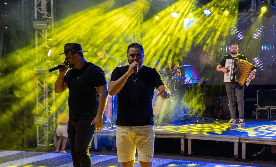 Shows de samba e sertanejo abrem temporada dos palcos Sunset no Noroeste