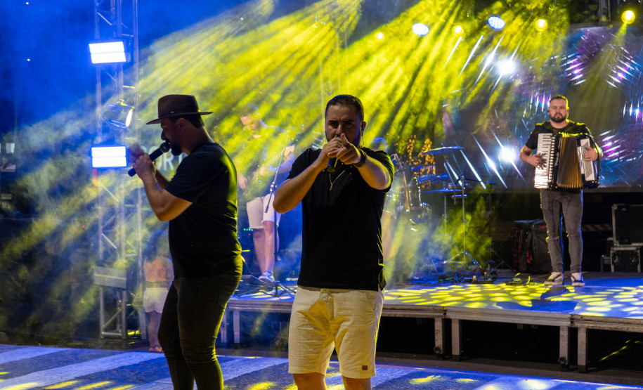 Shows de samba e sertanejo abrem temporada dos palcos Sunset no Noroeste