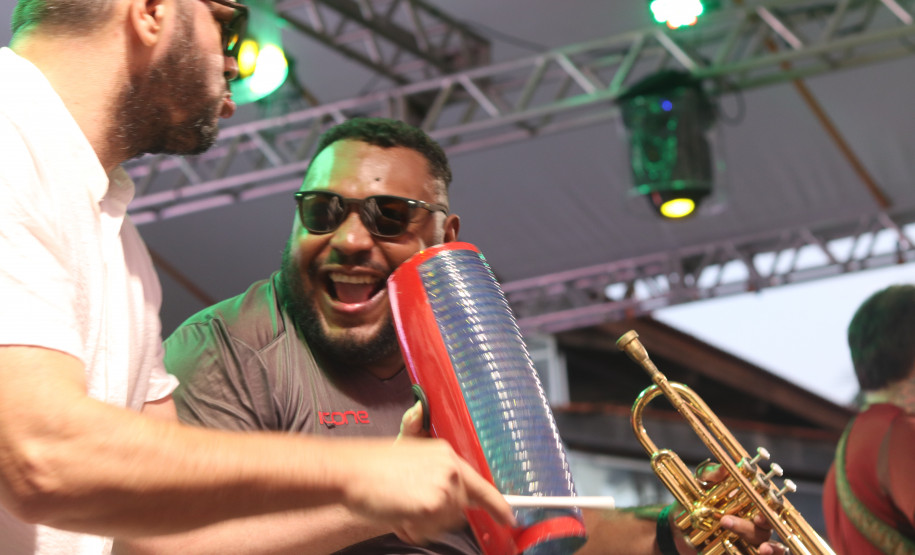 Temporada de shows gratuitos do Verão Maior começa com artistas paranaenses