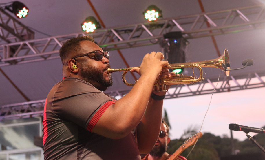 Temporada de shows gratuitos do Verão Maior começa com artistas paranaenses